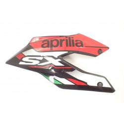 Aprilia SX 125 18- Bok osłona zbiornika...