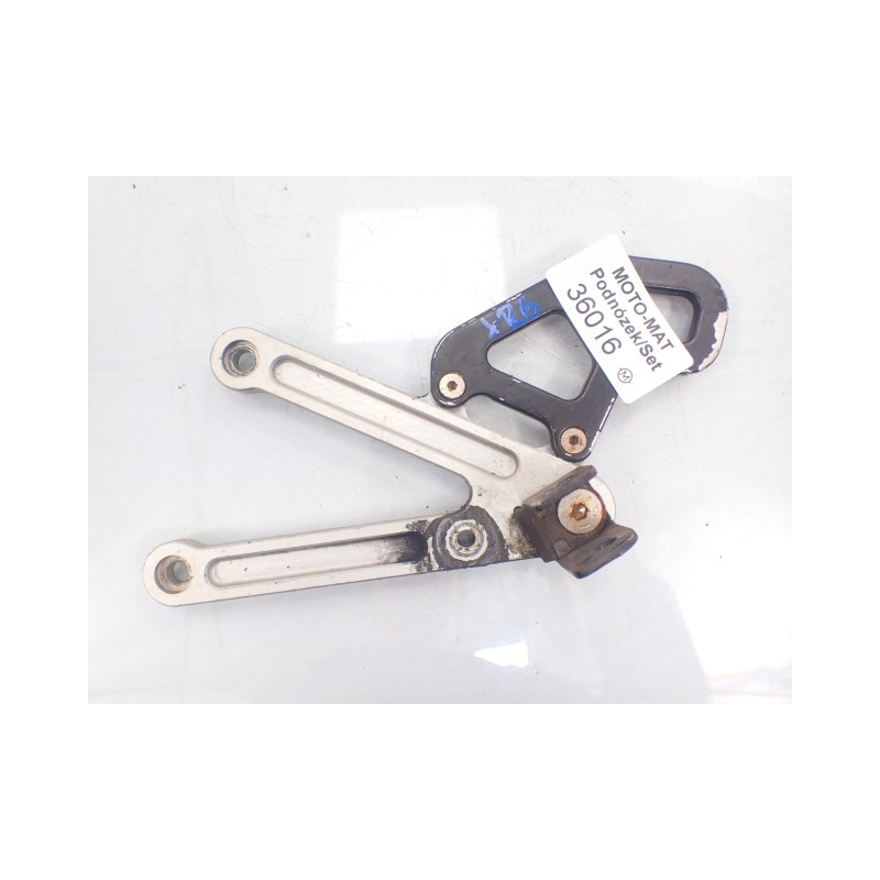 SET L PODNÓŻEK PRZÓD KIEROWCY PEUGEOT XR6 50